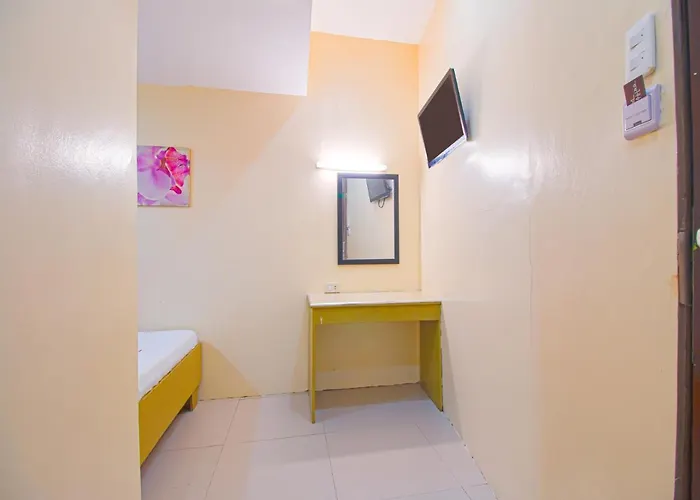 Hotel Vaccinated Staff-oyo 655 Mambaling Cebu