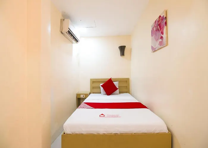 Hotel Vaccinated Staff-oyo 655 Mambaling 3*